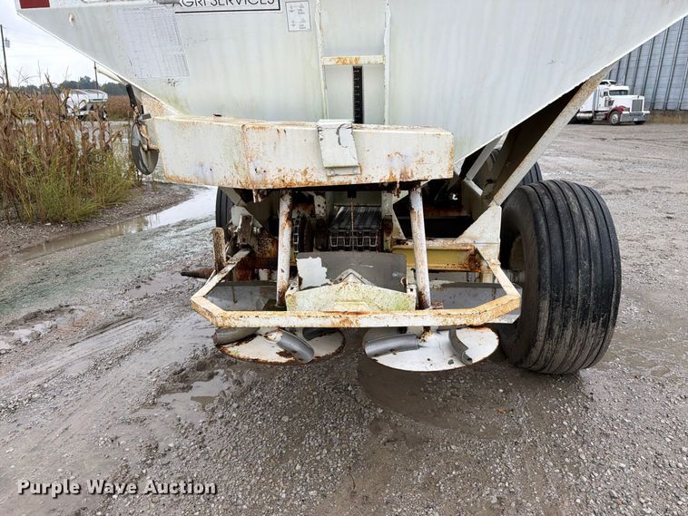 image for item DT3016 Willmar Super 600 spreader