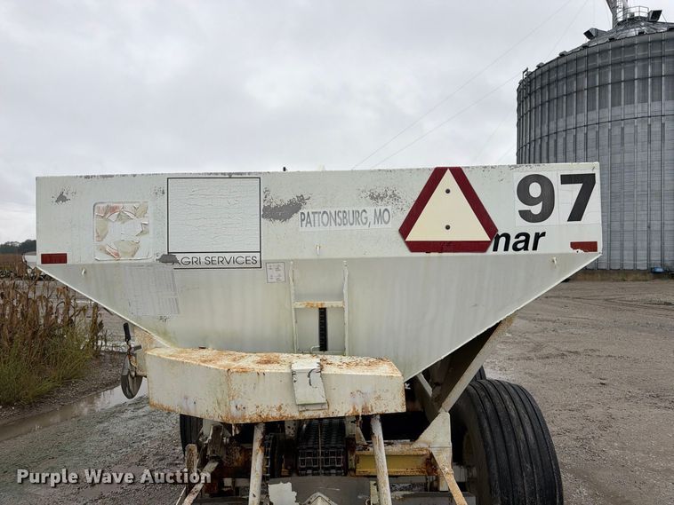 image for item DT3016 Willmar Super 600 spreader