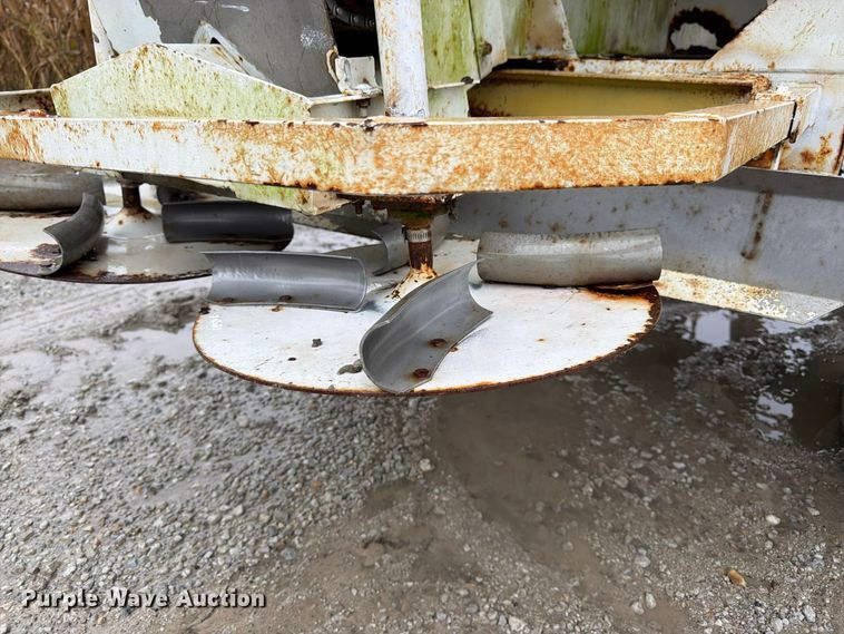 image for item DT3016 Willmar Super 600 spreader