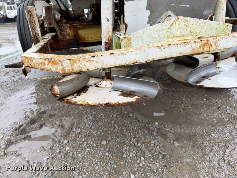 image for item DT3016 Willmar Super 600 spreader
