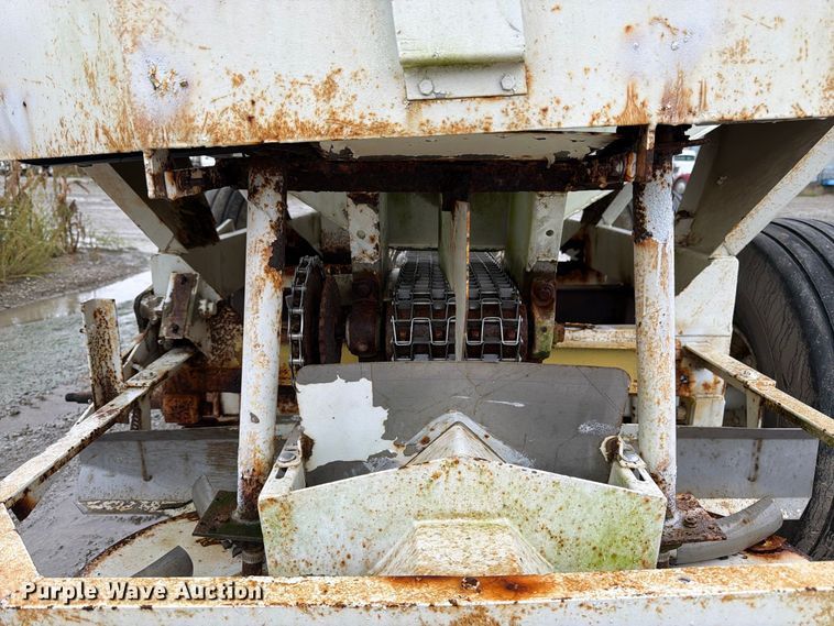 image for item DT3016 Willmar Super 600 spreader