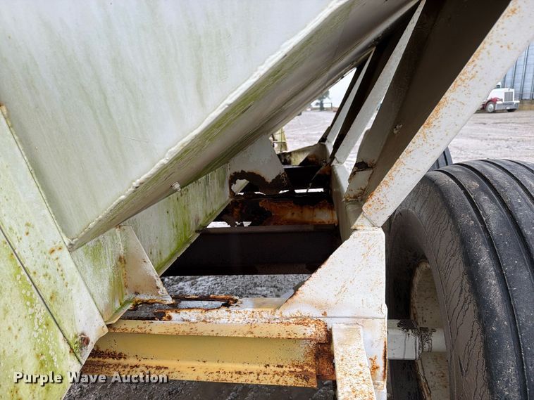 image for item DT3016 Willmar Super 600 spreader