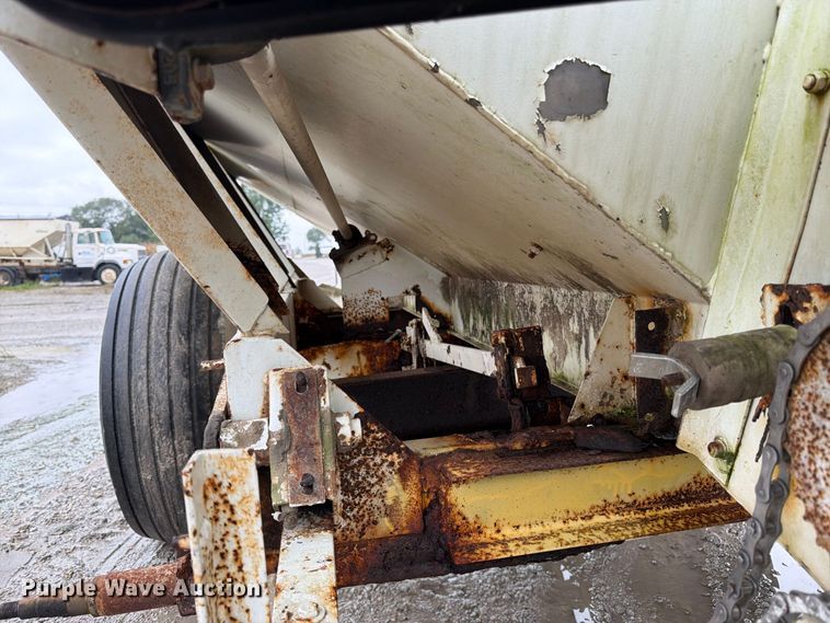 image for item DT3016 Willmar Super 600 spreader