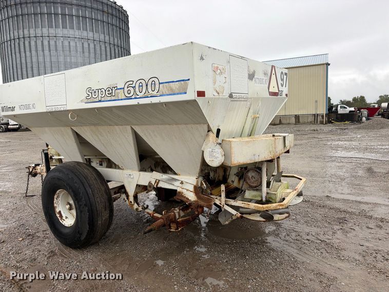 image for item DT3016 Willmar Super 600 spreader