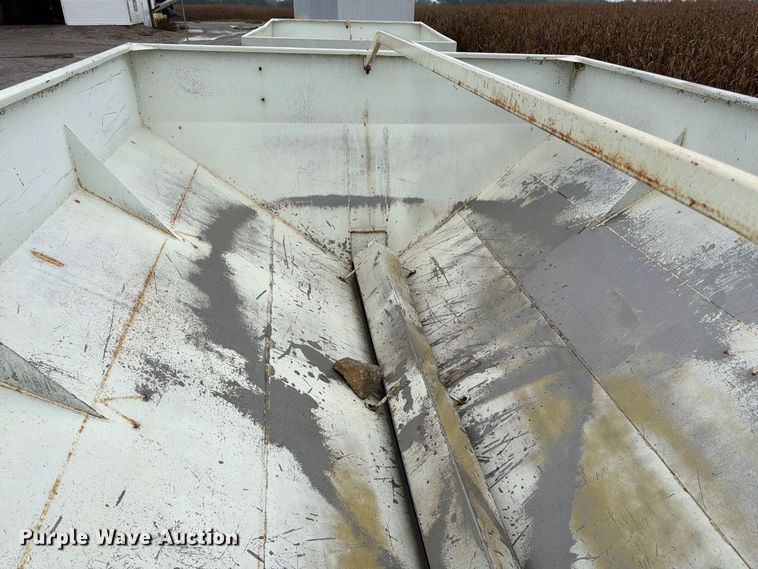 image for item DT3016 Willmar Super 600 spreader