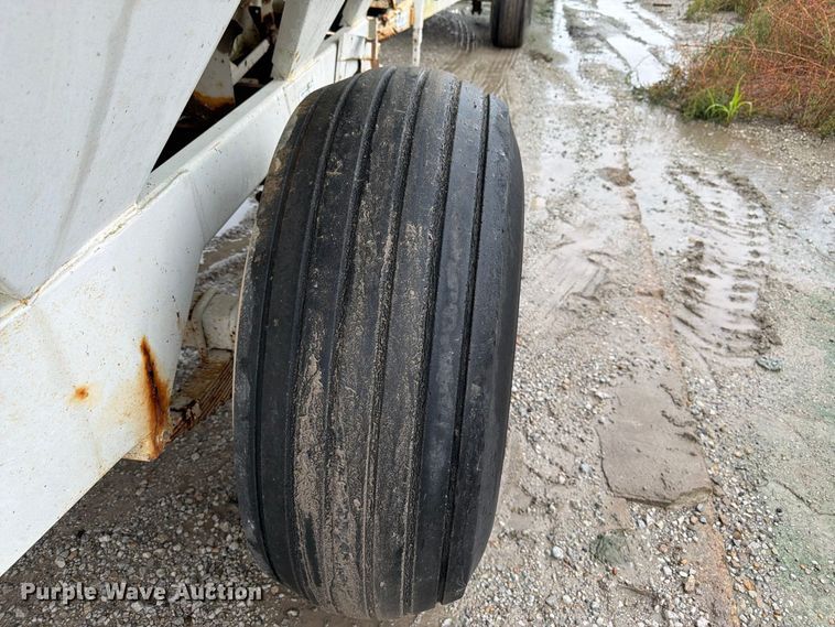 image for item DT3016 Willmar Super 600 spreader