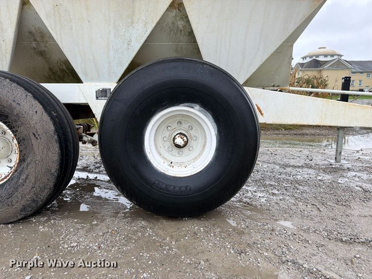 image for item DT3016 Willmar Super 600 spreader