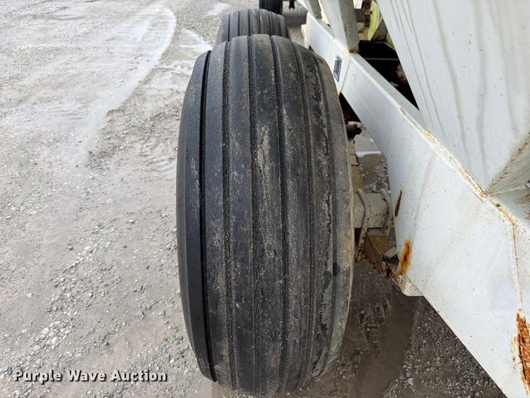 image for item DT3016 Willmar Super 600 spreader