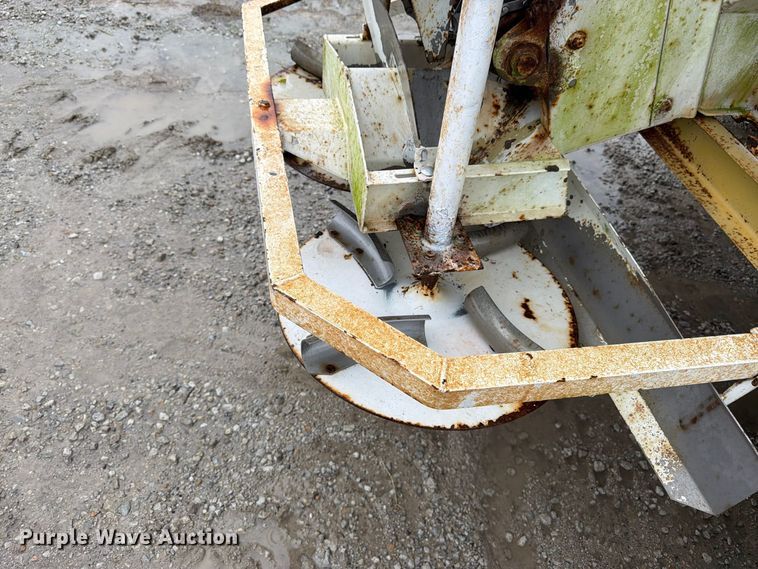 image for item DT3016 Willmar Super 600 spreader