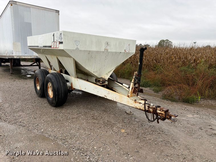 image for item DT3017 Willmar 600 spreader
