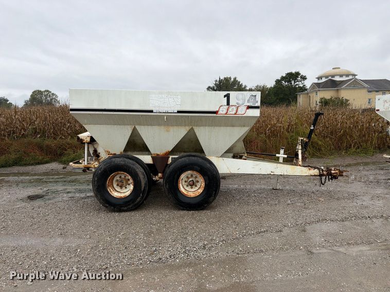 image for item DT3017 Willmar 600 spreader