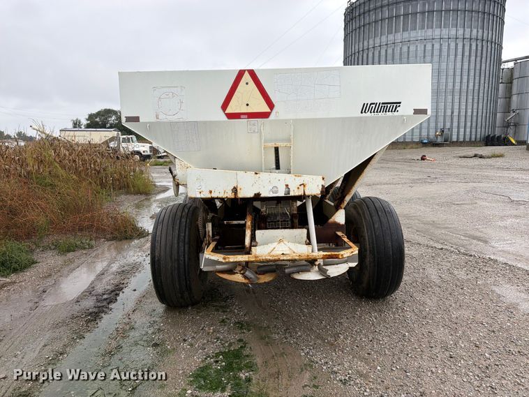 image for item DT3017 Willmar 600 spreader