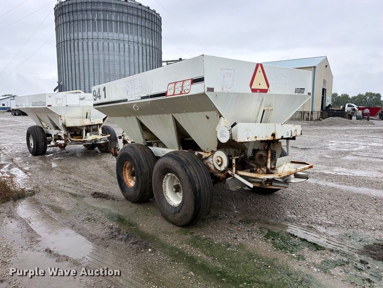 image for item DT3017 Willmar 600 spreader
