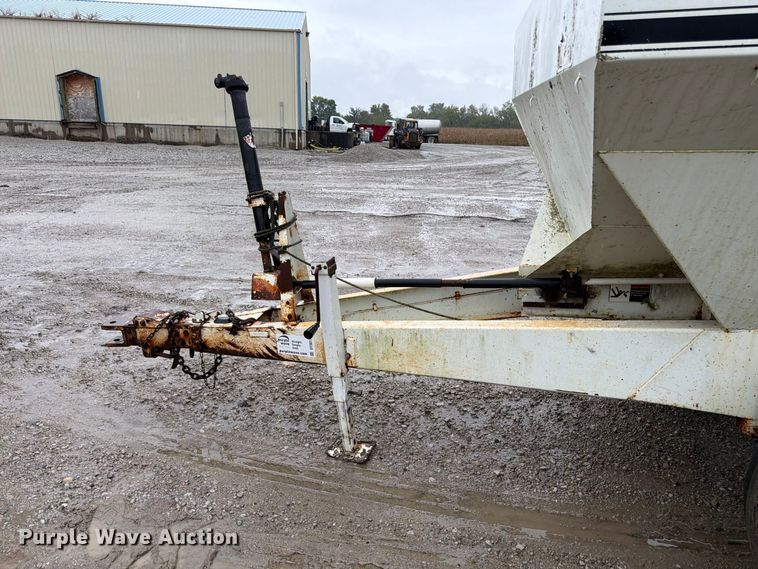 image for item DT3017 Willmar 600 spreader