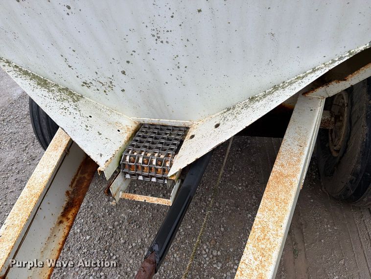 image for item DT3017 Willmar 600 spreader