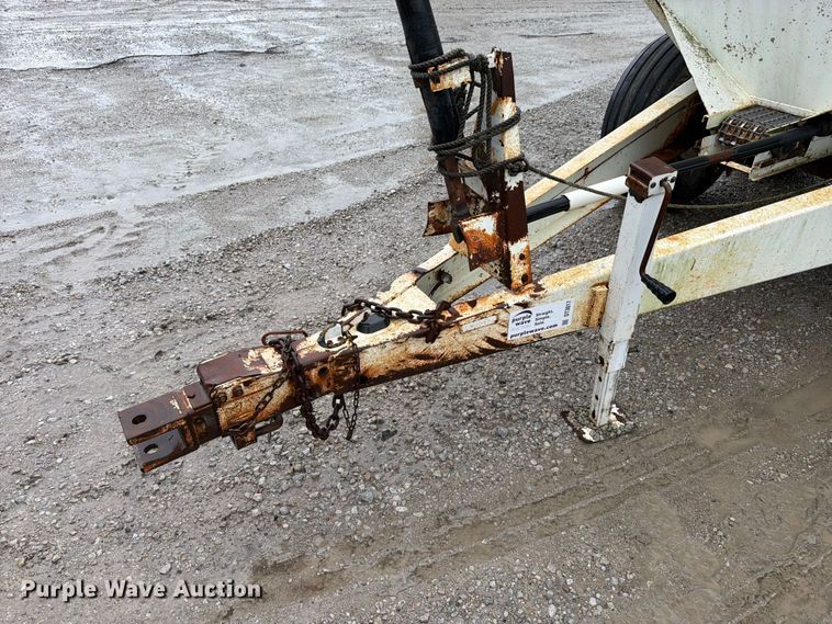 image for item DT3017 Willmar 600 spreader