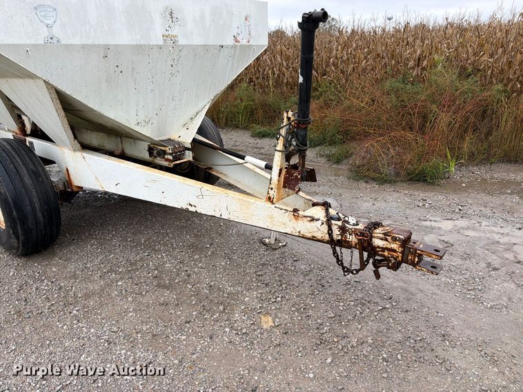 image for item DT3017 Willmar 600 spreader