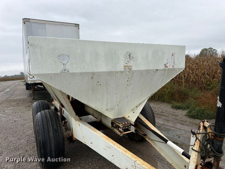 image for item DT3017 Willmar 600 spreader