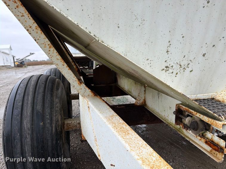 image for item DT3017 Willmar 600 spreader