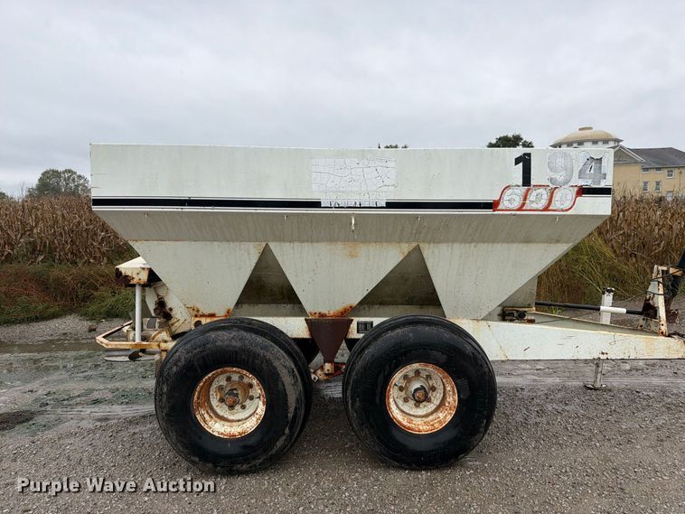 image for item DT3017 Willmar 600 spreader