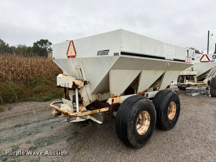 image for item DT3017 Willmar 600 spreader
