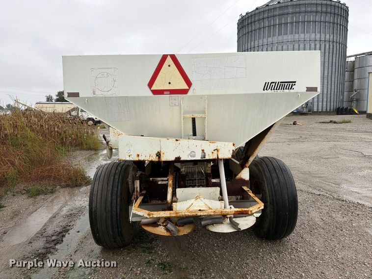 image for item DT3017 Willmar 600 spreader