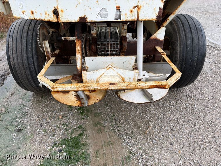 image for item DT3017 Willmar 600 spreader