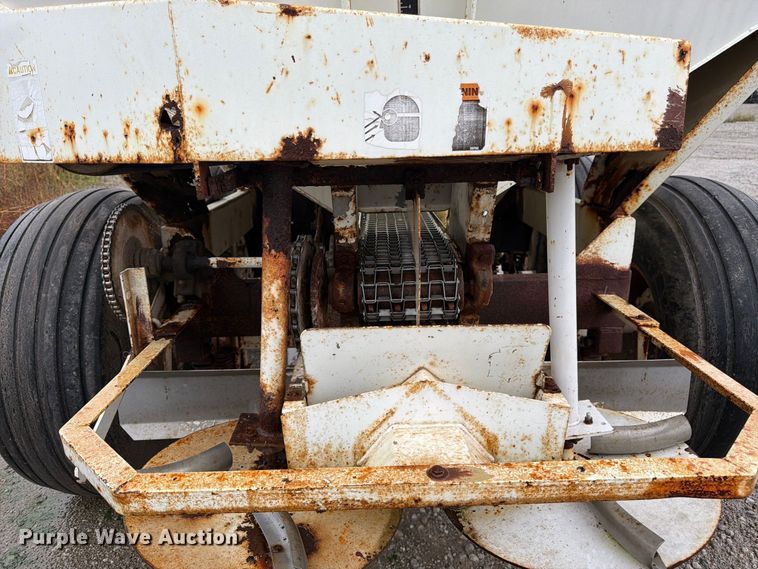 image for item DT3017 Willmar 600 spreader