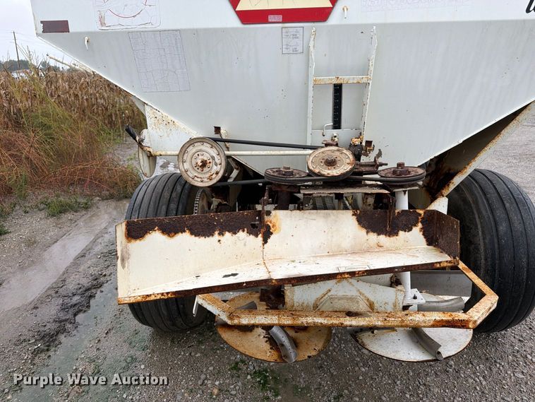 image for item DT3017 Willmar 600 spreader