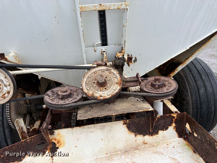 image for item DT3017 Willmar 600 spreader