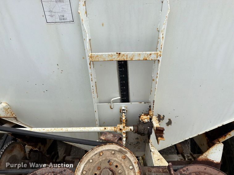 image for item DT3017 Willmar 600 spreader