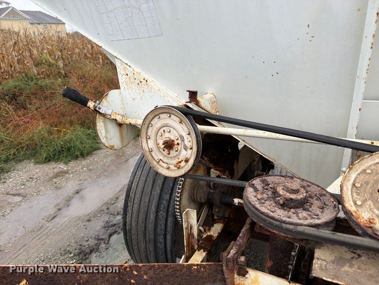 image for item DT3017 Willmar 600 spreader