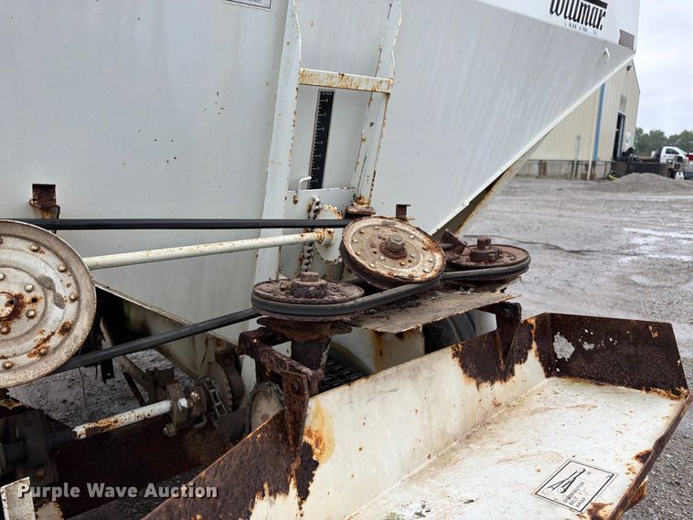 image for item DT3017 Willmar 600 spreader