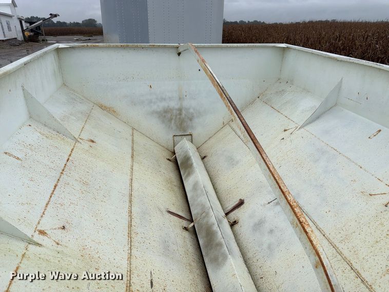 image for item DT3017 Willmar 600 spreader