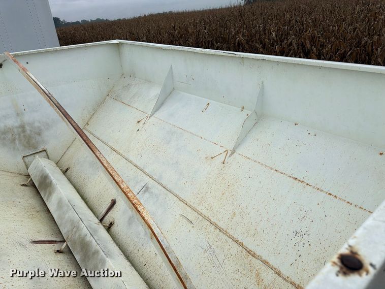 image for item DT3017 Willmar 600 spreader