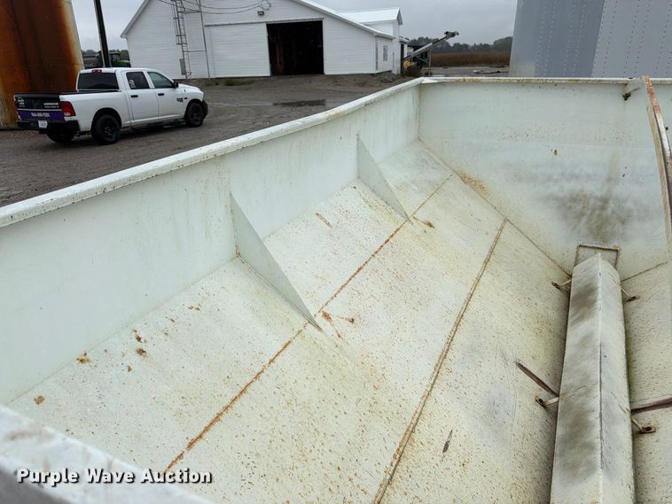 image for item DT3017 Willmar 600 spreader
