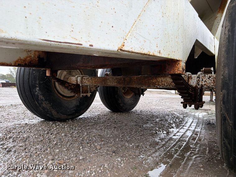 image for item DT3017 Willmar 600 spreader