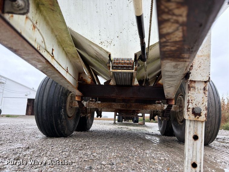 image for item DT3017 Willmar 600 spreader