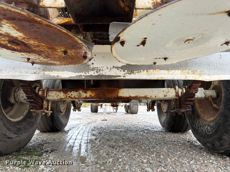 image for item DT3017 Willmar 600 spreader