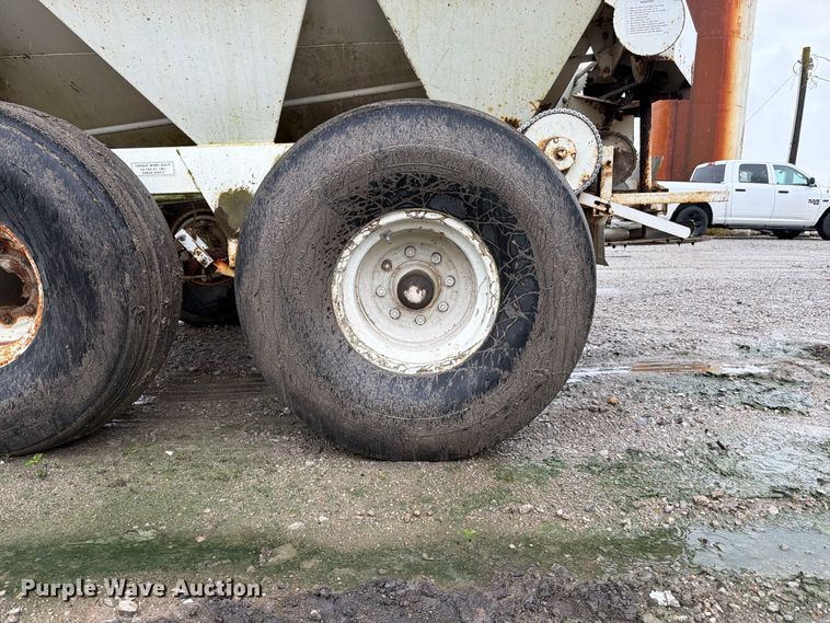 image for item DT3017 Willmar 600 spreader
