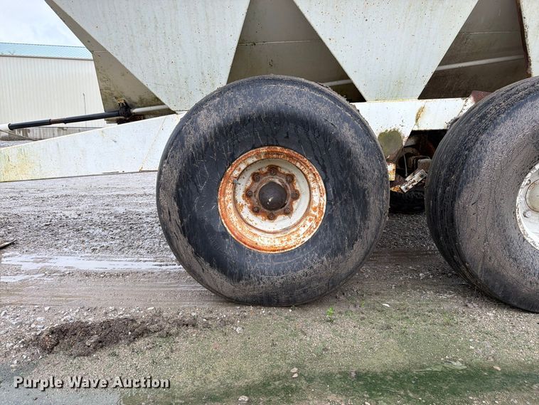 image for item DT3017 Willmar 600 spreader