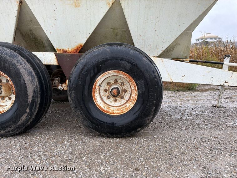 image for item DT3017 Willmar 600 spreader