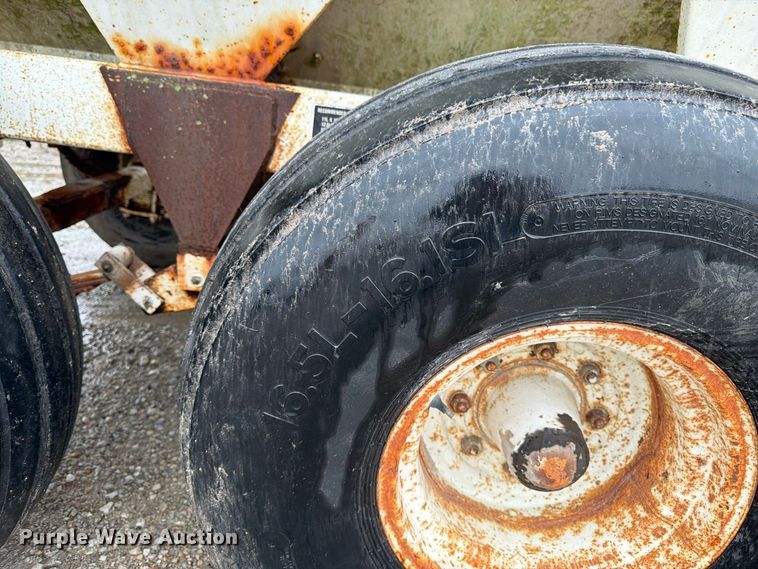 image for item DT3017 Willmar 600 spreader