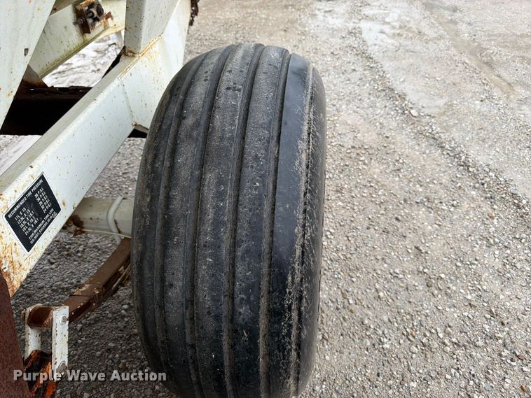 image for item DT3017 Willmar 600 spreader