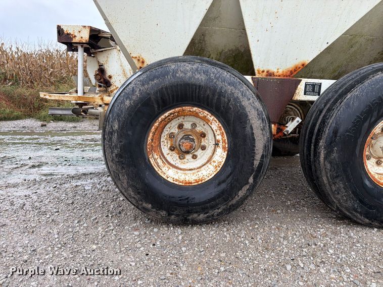 image for item DT3017 Willmar 600 spreader