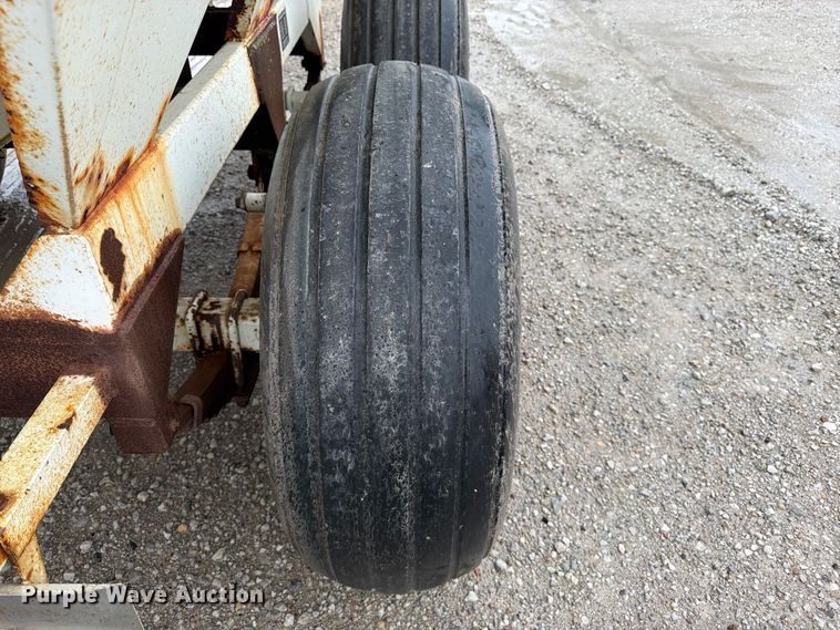 image for item DT3017 Willmar 600 spreader