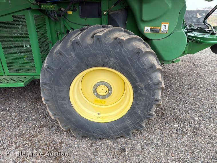 image for item DV8675 2011 John Deere 9770 STS combine