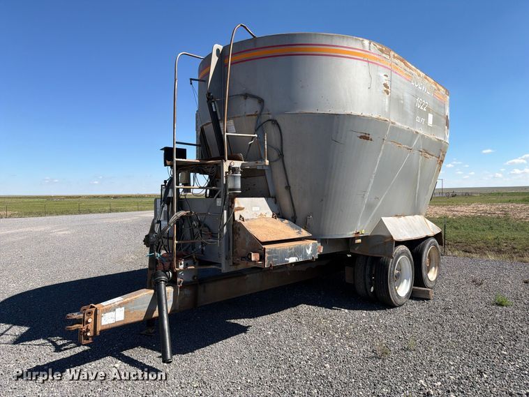 image for item DV8715 2005 Loewen V1022W2 feed grinder/mixer