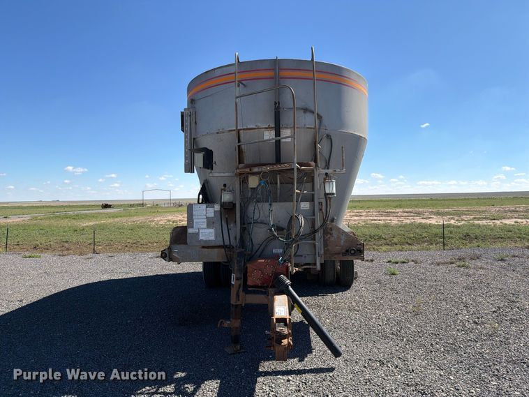 image for item DV8715 2005 Loewen V1022W2 feed grinder/mixer