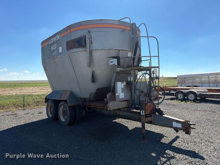 image for item DV8715 2005 Loewen V1022W2 feed grinder/mixer
